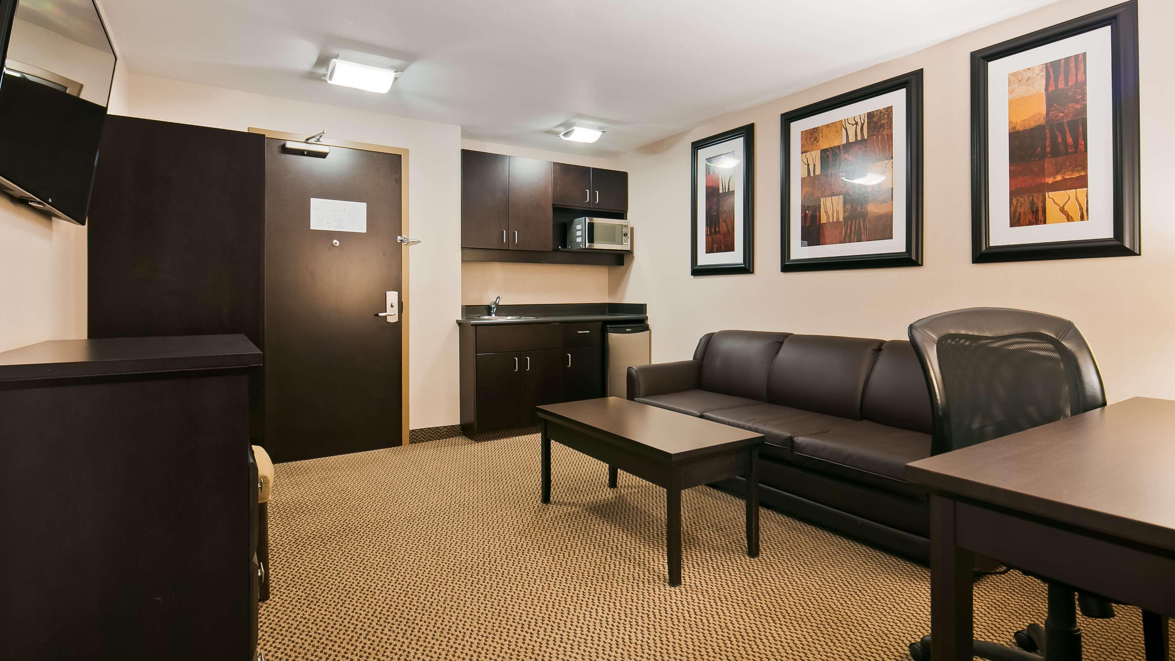 Best Western Bonnyville Inn & Suites Exterior photo