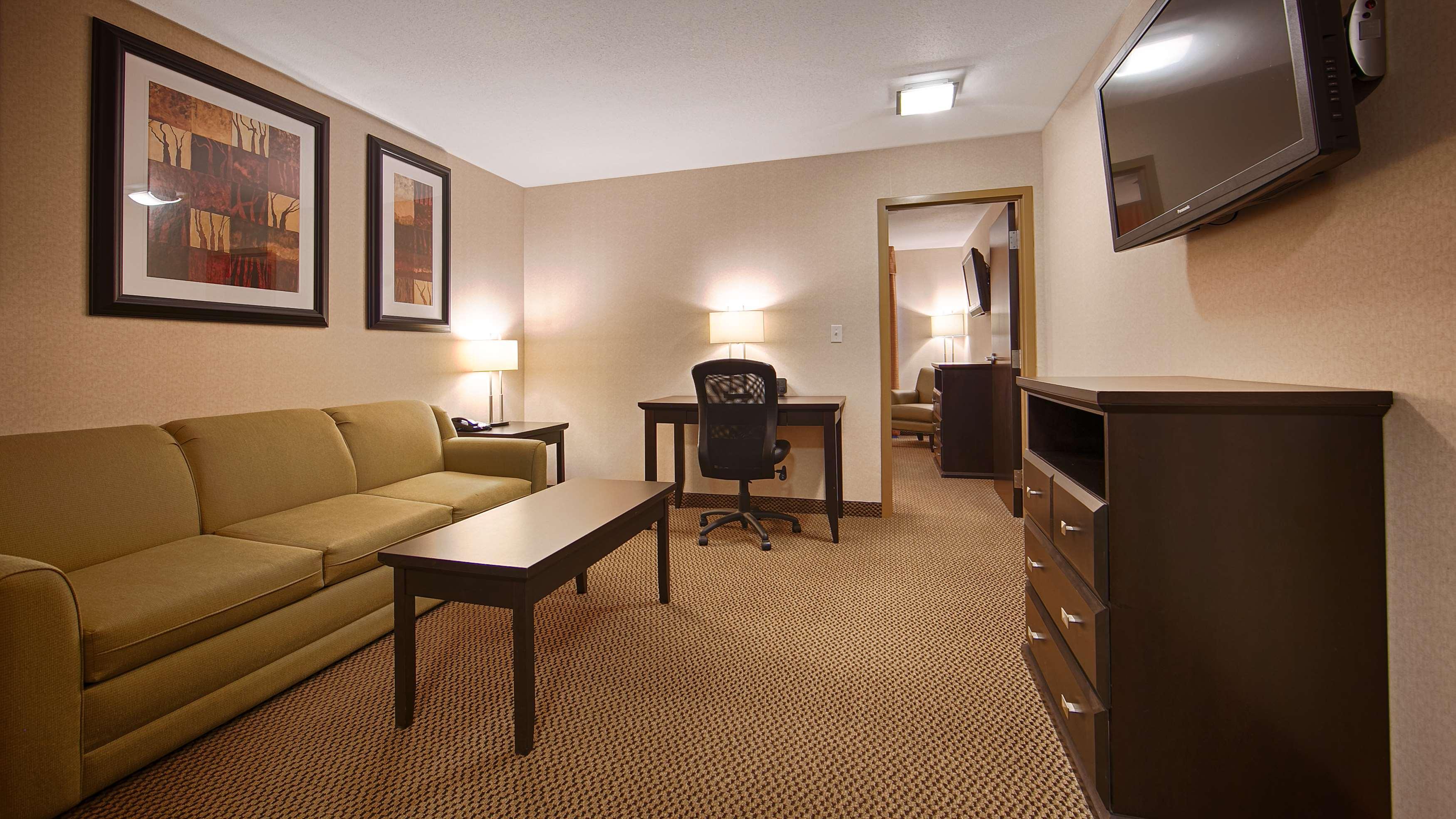 Best Western Bonnyville Inn & Suites Exterior photo