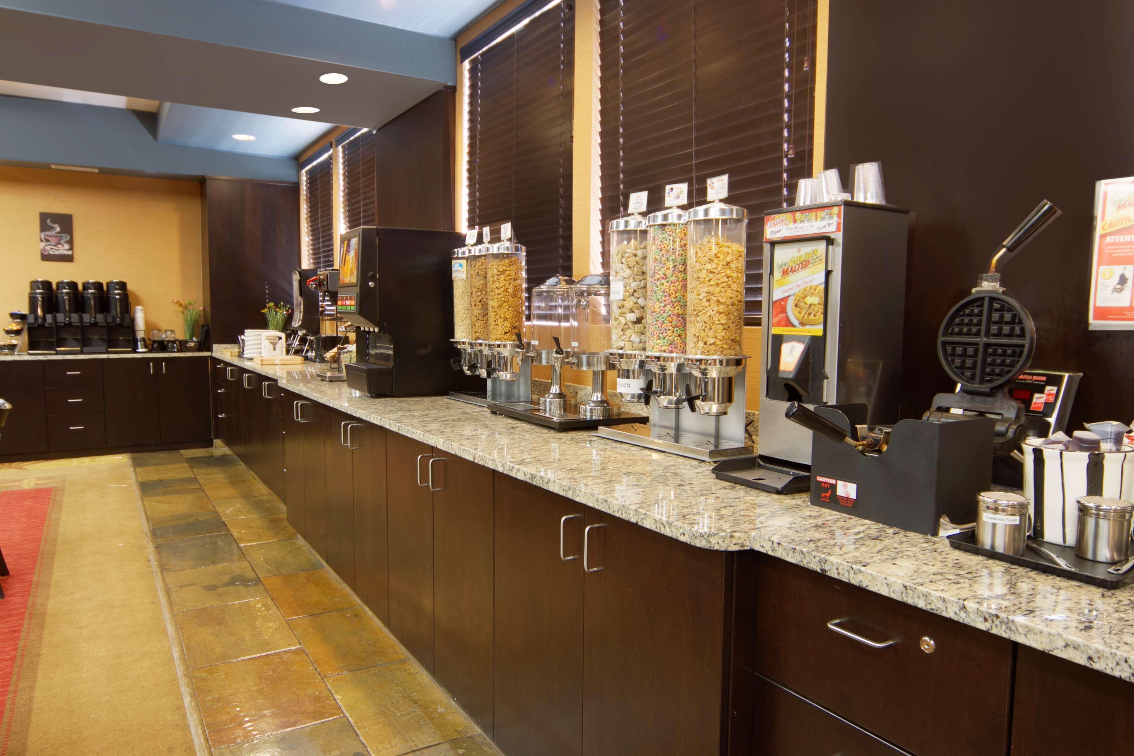 Best Western Bonnyville Inn & Suites Exterior photo