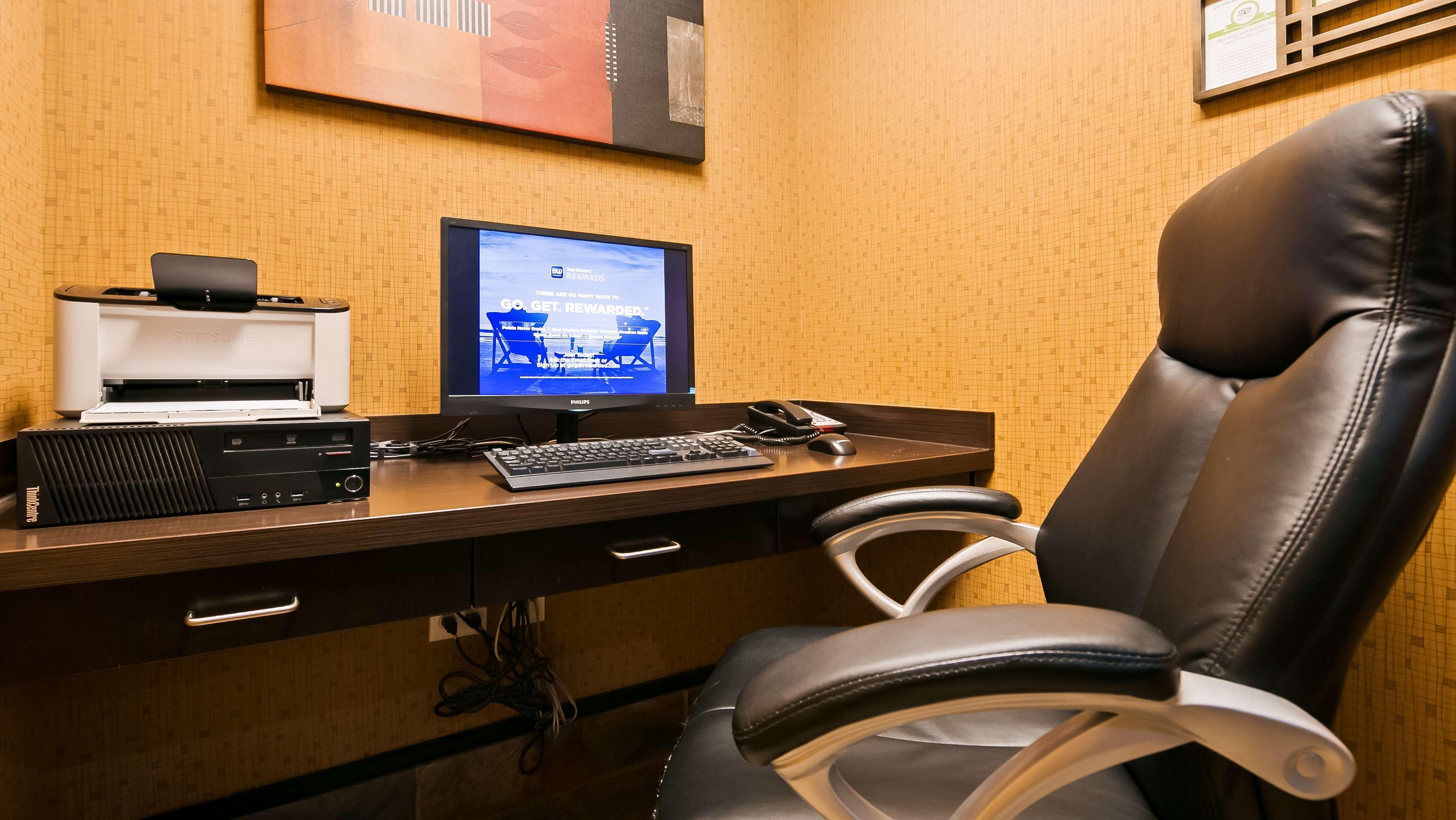 Best Western Bonnyville Inn & Suites Exterior photo